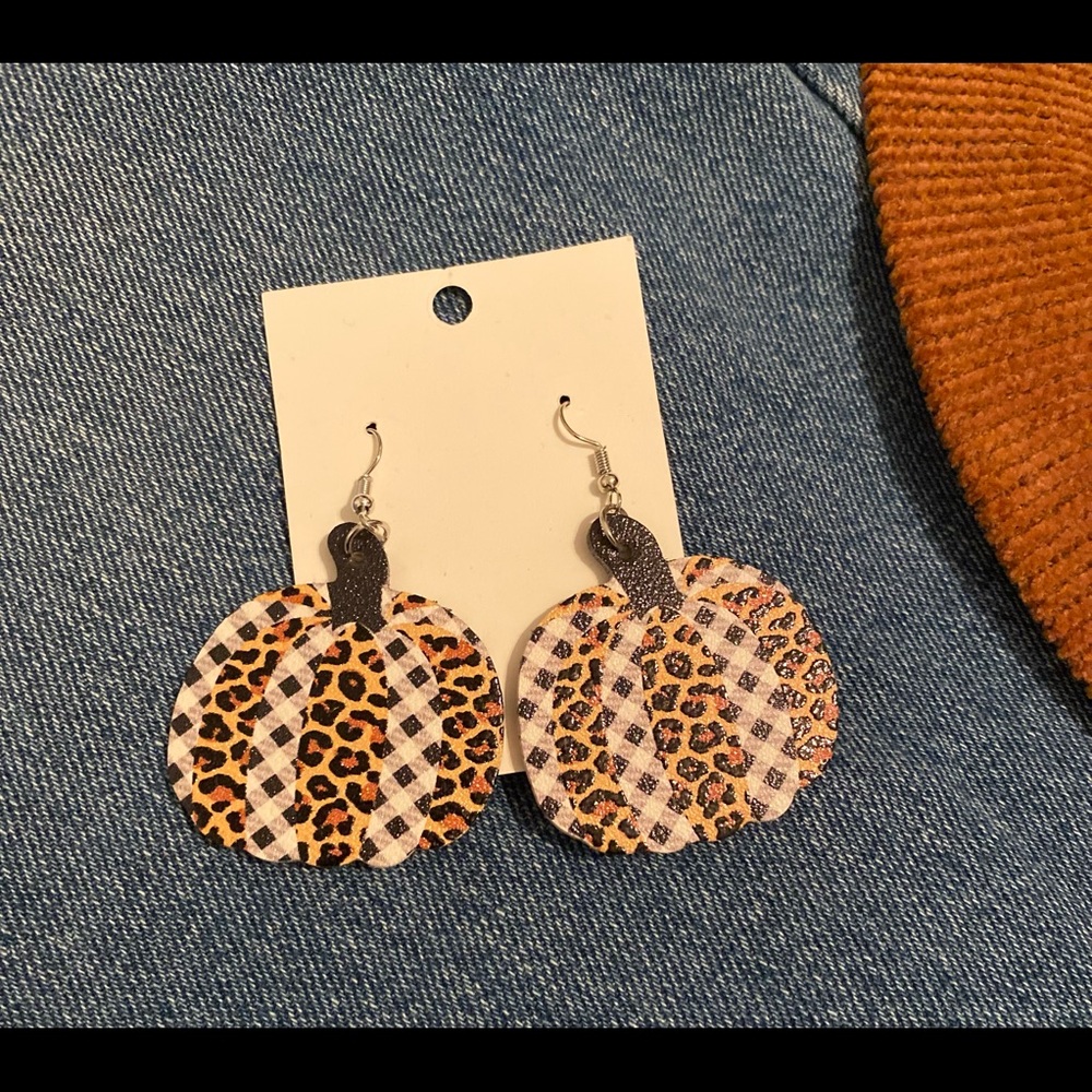 Leather earrings